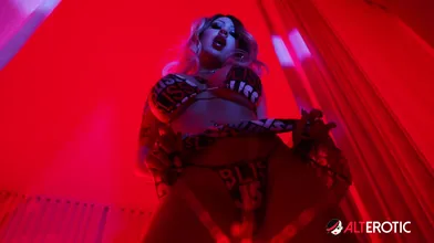 Luna Luxxx in an artsy 80's solo