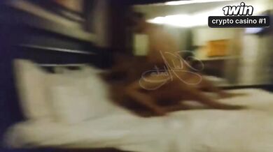 Levei a Kel e os seus namorados para um motel e realizámos sexo a três com uma d