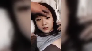 Bius keponakan di kamar hotel