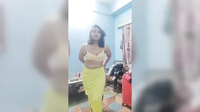 Gouthami reddy manthena showing her nude bra and navel show in bedroom video