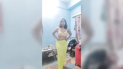 Gouthami reddy manthena showing her nude bra and navel show in bedroom video