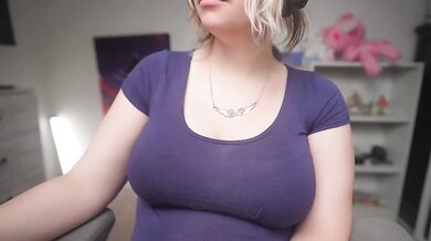 Hot amateur shakes her big boobs