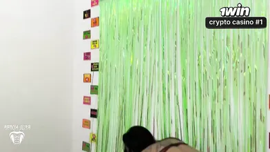 Arrombei o cu da morena safada e gozei na cara dela na primeira vez.