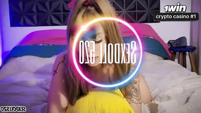 Sexo rectal intenso ao estilo rodeio com uma garota tatuada em uma cena amadora.