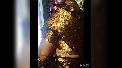 Saree navel bending bhabhi
