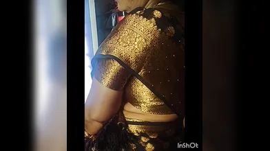 Saree navel bending bhabhi