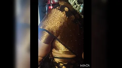 Saree navel bending bhabhi
