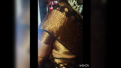 Saree navel bending bhabhi