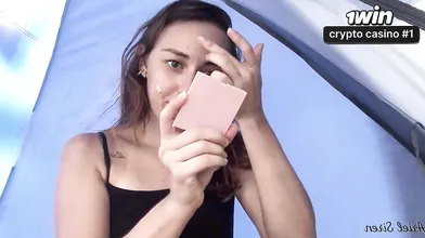 Youtuber brasileira em vlog de acampamento surpreende com cenas picantes e relaç