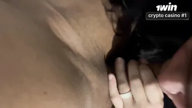 Ela engoliu toda a porra no boquete até gozar na garganta!