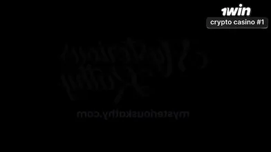 Meia-irmã com tesão puxa a calcinha de lado e transa em cena caseira com muito p