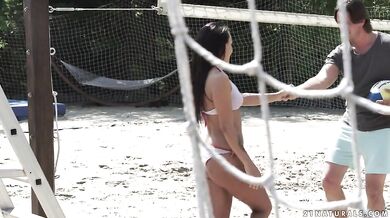 Beach Bums, Scene #01