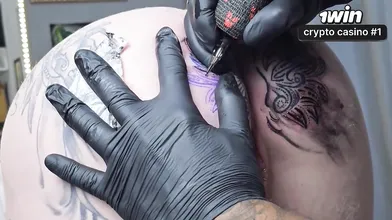 Começando o dia com uma mudança na minha tatuagem ass fucking e nova experiência