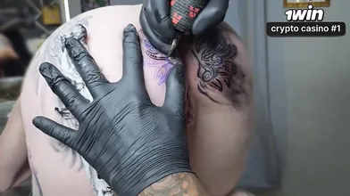 Começando o dia com uma mudança na minha tatuagem ass fucking e nova experiência