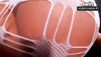 Uma morena com bunda grande dá o cu com vontade e leva gozada no sexo rectal ama