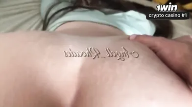 Com tesão de manhã, ela sentou no pau grande e recebeu leite quente!