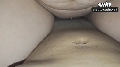 Traindo a esposa do apartamento 404 enquanto o marido dela está no trabalho.