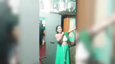 Aunty dress open bra boob