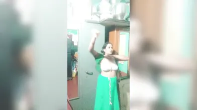 Aunty dress open bra boob