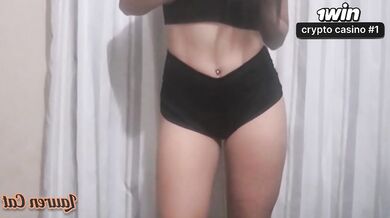 Uma morena quente sentou no meu pirulito e, para completar, engoliu minha gozada