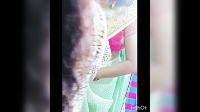Aunty saree change boob