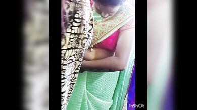 Aunty saree change boob