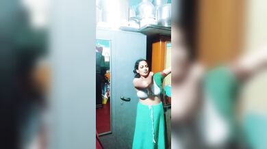 Mallu bhabhi dress change bra boob