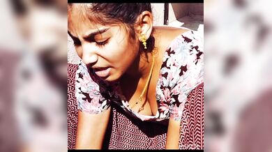Village bhabhi cleavage2