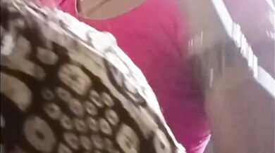 Aunty with out saree boob