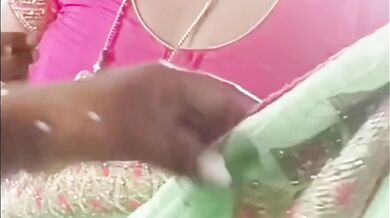 Aunty with out saree boob