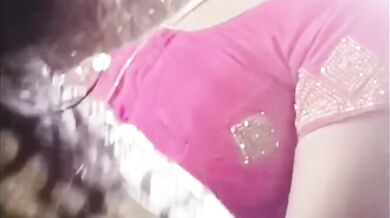 Aunty with out saree boob