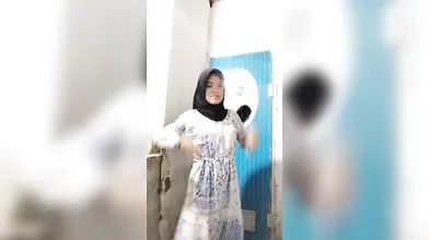 Dinda Lepas Baju Indonesia 70