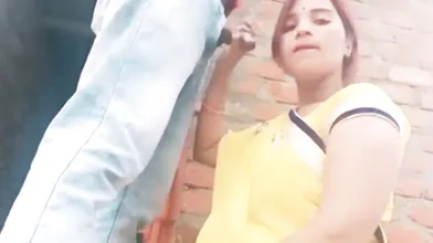 Yellow Saree Me Dehati Bhabhi Ki Chhat Par Chudai Hui