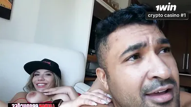 Uma jovem brasileira sensuous chamada Charlotte Viih desfruta de sexo ass-fuck i