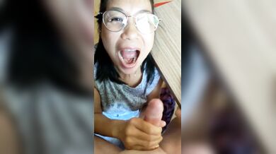 Tante Cindo Kocokin Kontol Hingga Crot Kemana Mana
