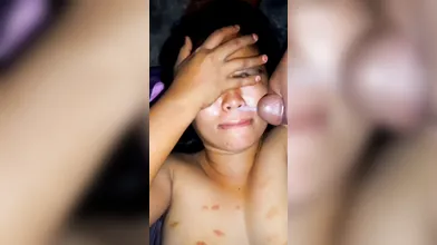 Di Paksa Crot Di Wajah Oleh Pacarnya