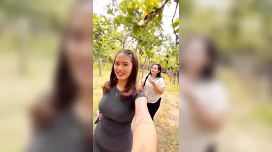 Enak Banget Lekukkan Tubuhnya Gek Mirah Sayang