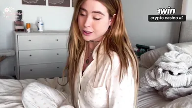 Hot Russian girl pillow chatting while providing the greatest blowjob, missionar