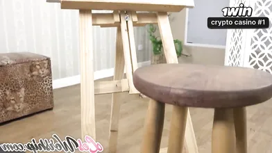 Artista lesbica Gabriella Ramos e beijada pela modelo Babi Fantinni em cena sens