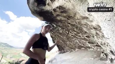 Youtuber brasileira famosa registra momento íntimo com creampie em vlog de acamp