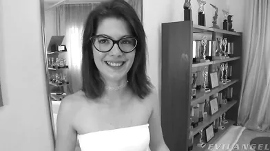 Castings - Oxana Chic, Sara Bell, Scene #01