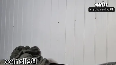 A meia-irmã visita o irmão bem dotado e recebe muito pau com desejo louco.