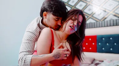 Indian Broker Bhabhi Gets Fucked While Showing House