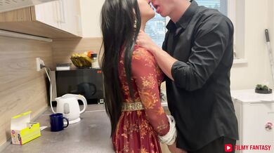 Pehle Bhi Mein XXX (Animal) - Pissing On Indian Bride 2