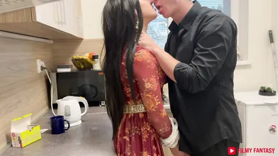 Pehle Bhi Mein XXX (Animal) - Pissing On Indian Bride 2