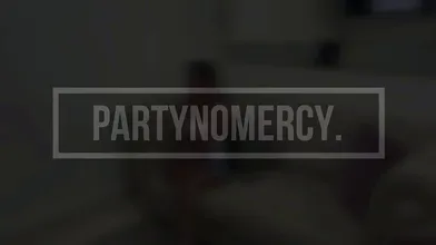 Sorprendo a Mi Hermanastra Masturbandose Y Me La Follo Duro