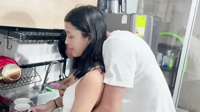 Me Follo Duro a Mi Hermanastra En La Cocina.