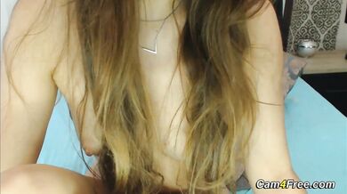 Brunette Finger Plays Her Cunt Wildly