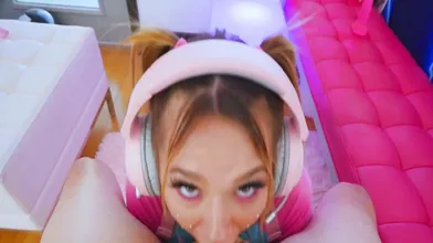 Pretty Gamer Slut Loves To Suck