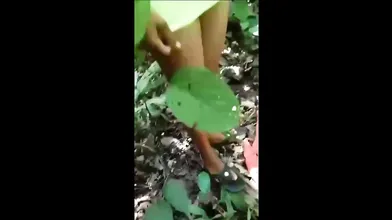 Dehati Ladki Jhant Wali Chut Dikhati Hai Jungle Me Sex Mms